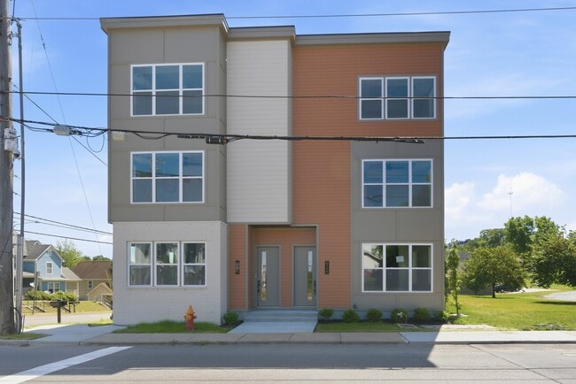 Building Photo - 626 40th Ave N