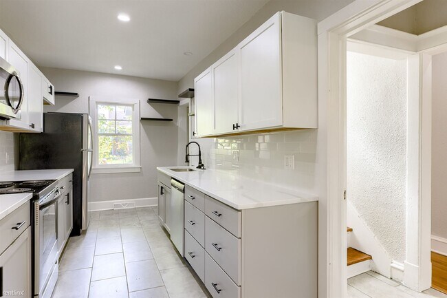 Building Photo - 4 br, 2 bath House - 3841 East 59th Street
