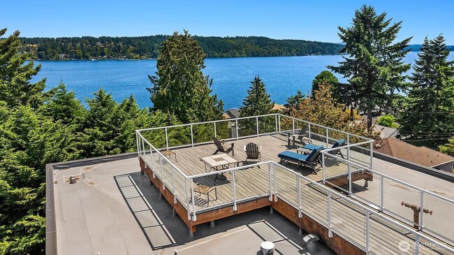 Terraza en la azotea con vistas al lago Washington - 3825 NE 155th Pl