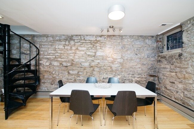 Foto del edificio - 4607 McPherson Ave