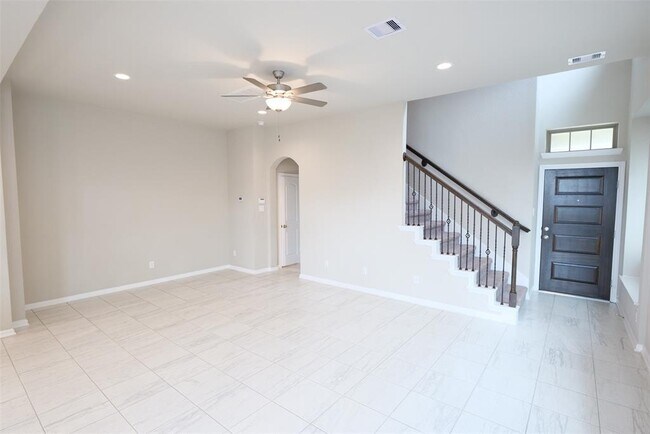 Building Photo - 8718 Laurel Crest Dr