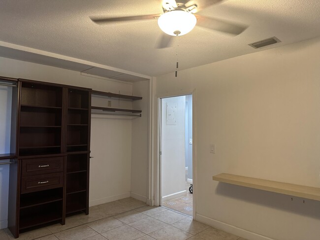 Building Photo - 2521 Barkley Dr W