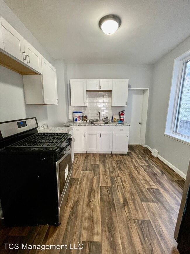 Building Photo - 3 br, 1.5 bath House - 1933 Clarence St