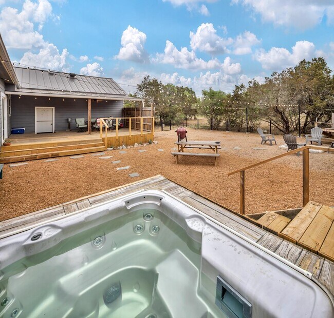 Foto del edificio - 1302 Whitetail Rd