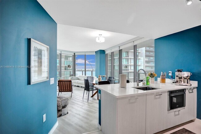 Foto del edificio - 501 NE 31st St