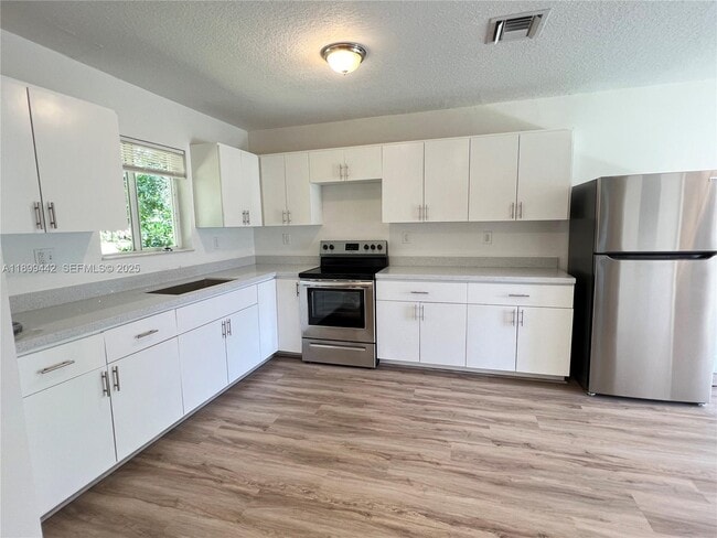 Foto del edificio - 1347 NE 111th St