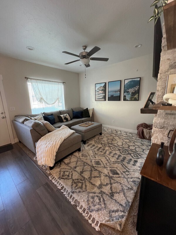 Foto del edificio - 7568 N Hutch Ln