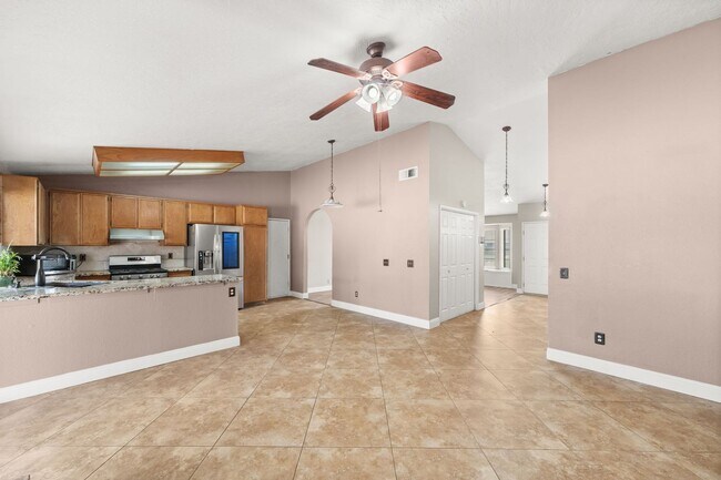 Foto del edificio - Beautiful large corner lot