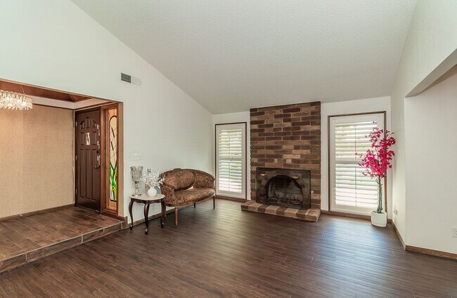 Foto del edificio - Stunning Woodward Park, Northeast Fresno, ...