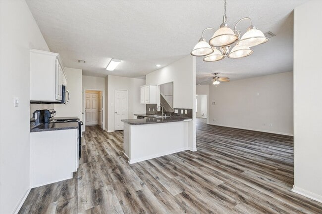 Building Photo - So convenient and so much space!