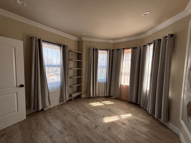 Building Photo - 2 bedroom in WOODSIDE NY 11377