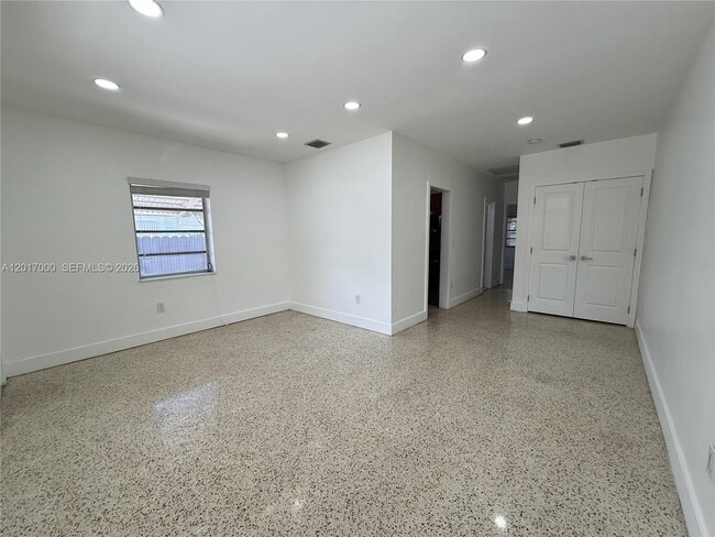 Building Photo - 155 SW 71st Ave