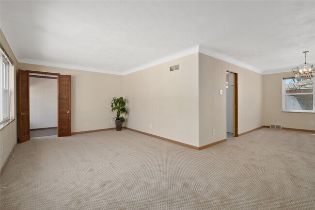 Building Photo - 17 Valley Dr