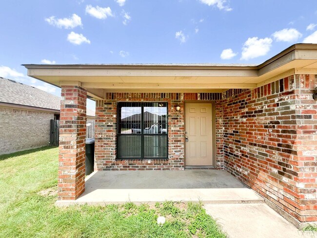 Building Photo - 1303 Nicholas Cir