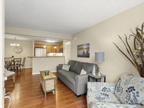 Building Photo - 5252 Balboa Arms Dr