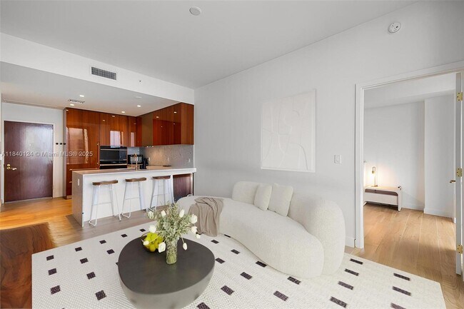 Foto del edificio - 2678 Tigertail Ave