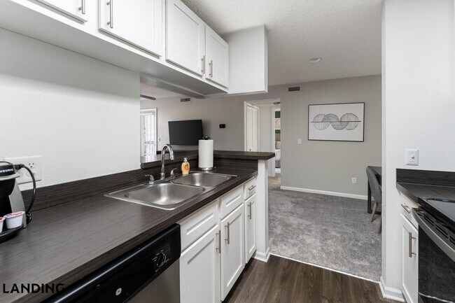 Foto del edificio - 10263 Whispering Forest Dr