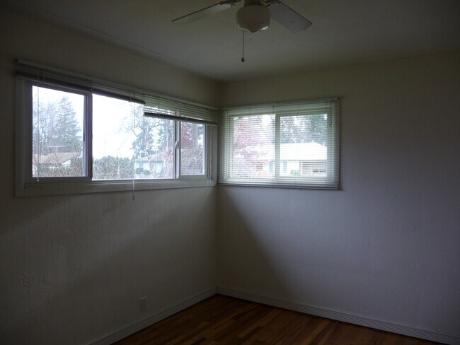 Foto del edificio - Hardwood floor