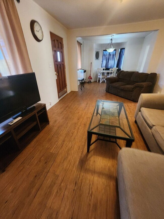 Foto del edificio - Coming Soon! Furnished One Bedroom with Bonus Room for Extra Space