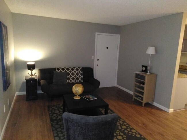 Foto del edificio - Cherry Creek Schools, 2 bed, 1 bath, 900 s...