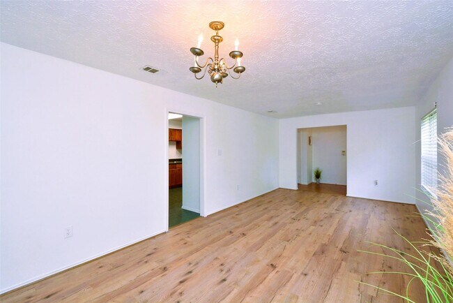 Foto del edificio - 3315 Honey Creek Dr