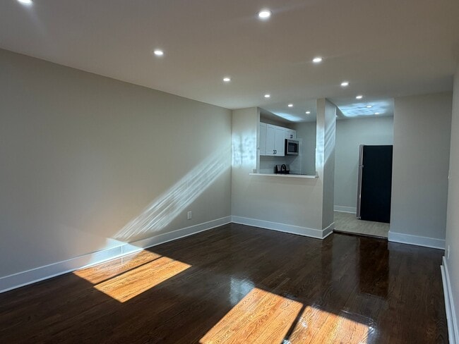 Building Photo - 475 Park Ave
