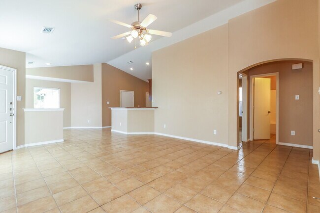 Foto del edificio - 6440 Regina Dr