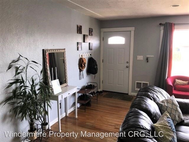 Building Photo - 3 br, 1 bath House - 1720 E 14th St