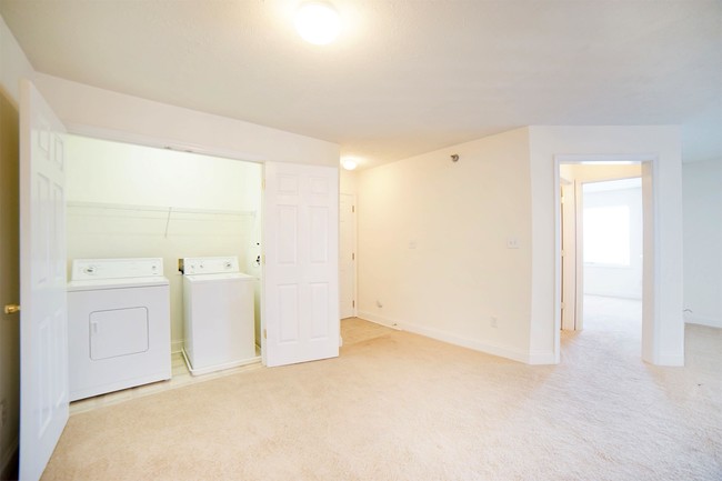 Building Photo - 801 Wyndhurst Dr