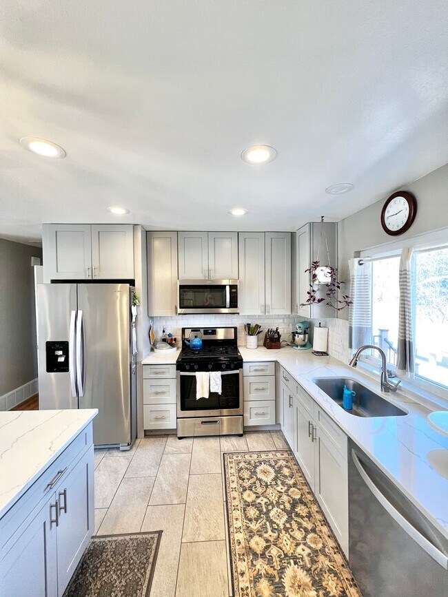 Building Photo - Updated 4 bedroom, 2 bath home in NW Fort ...