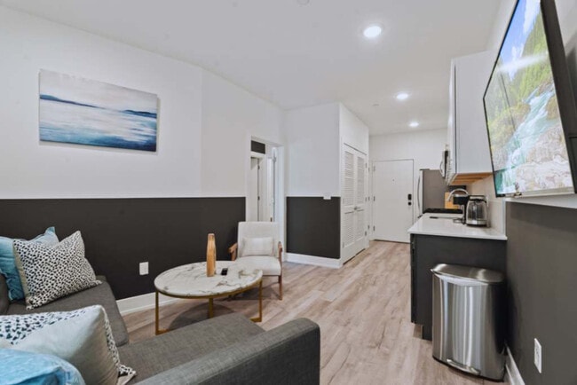 Building Photo - 1214 N American St