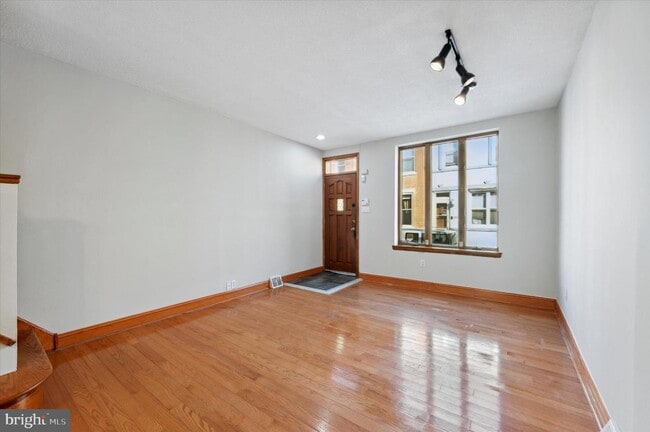 Building Photo - 1008 Tree St