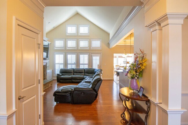 Building Photo - 6883 Birmingham Dr