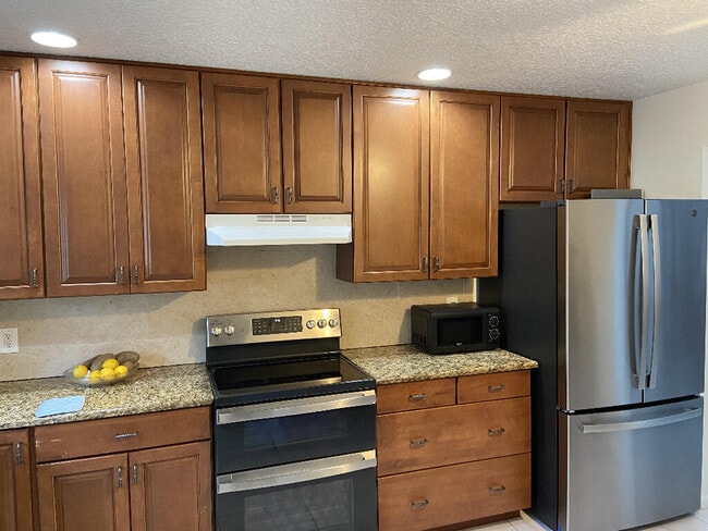 Building Photo - 9112 Pine Springs Dr