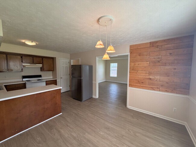 Foto del edificio - 406 Hazelwood Dr