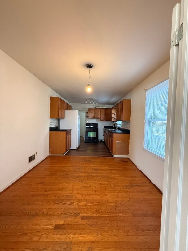 Building Photo - One Bed One Bath in the Heart of Fredericksburg