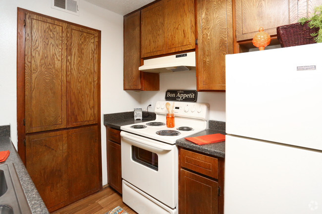 2BR, 1BA - 850SF - Kitchen - Flats on May