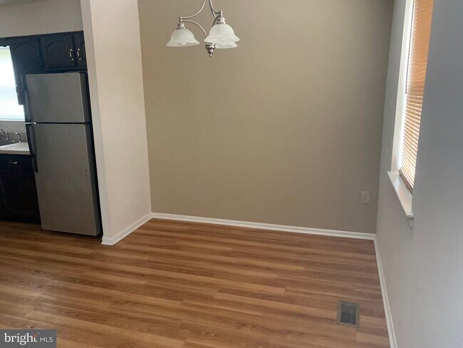 Foto del edificio - 9942 Lackland Dr