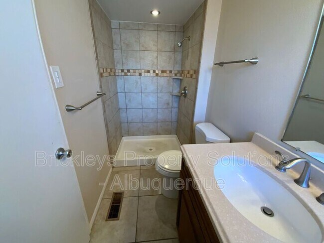 Building Photo - 2440 Algodones St NE