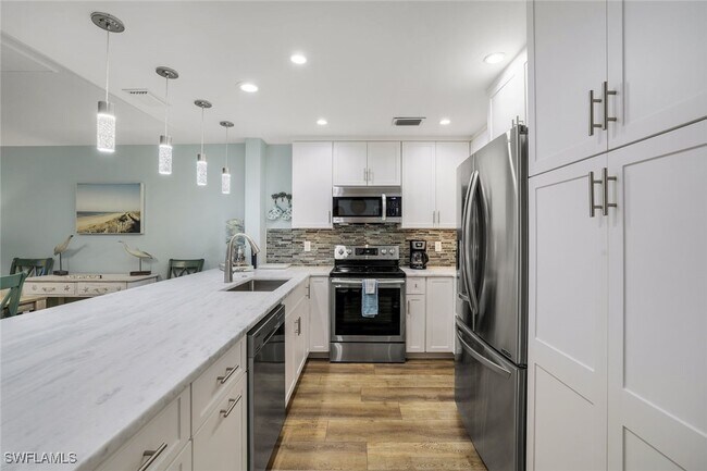 Building Photo - 9101 Vanderbilt Dr