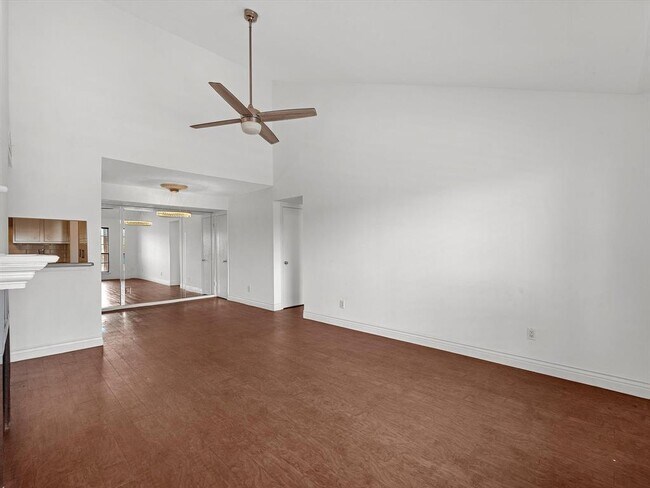 Foto del edificio - 1860 White Oak Dr