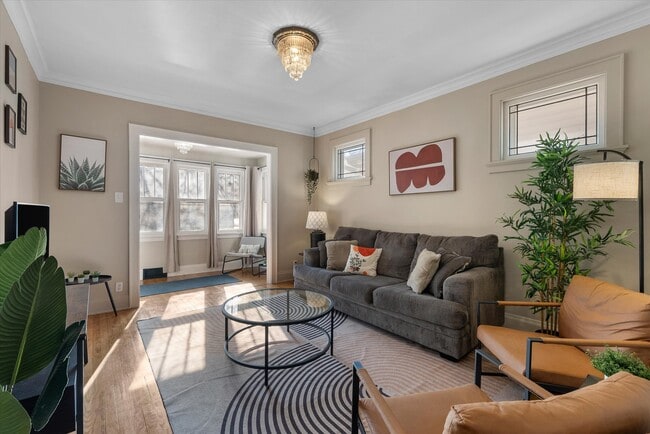 Foto del edificio - 340 E Clarence St