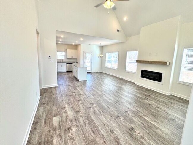 Building Photo - Now Leasing a 4-bedroom 25 bath home in Oakland.