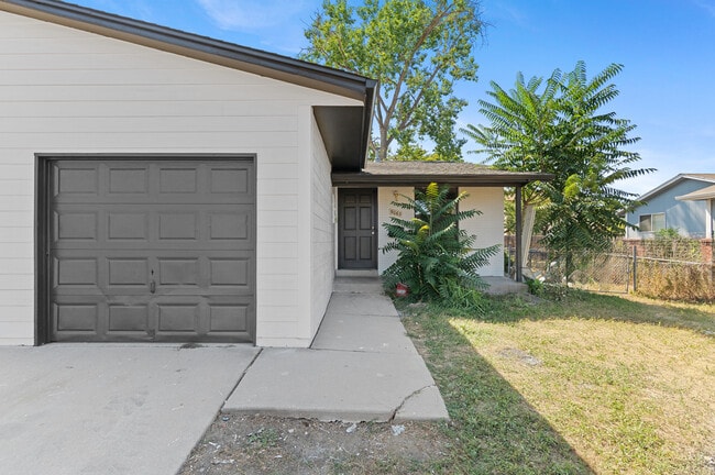 Building Photo - 9061 Osceola St