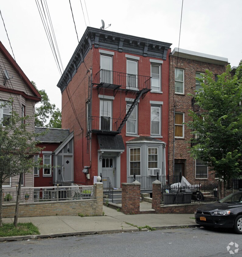 Foto principal - 393 Westervelt Ave