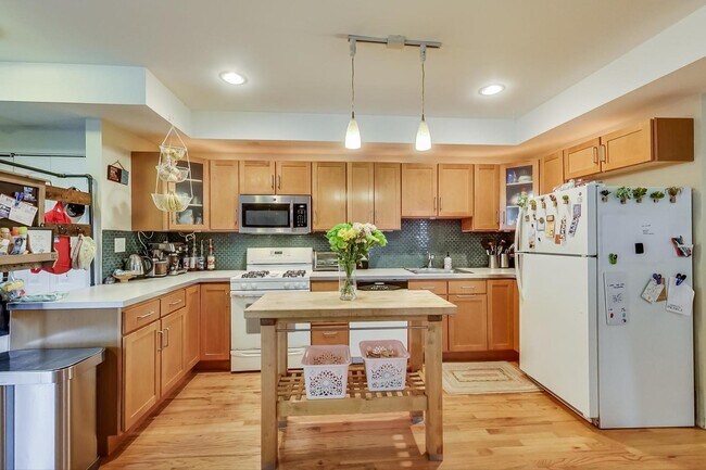 Foto del edificio - 3052 N Christiana Ave