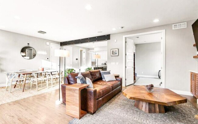 Photo - Beautiful 4 bedroom 3 bathroom property in Jefferson Park Denver House