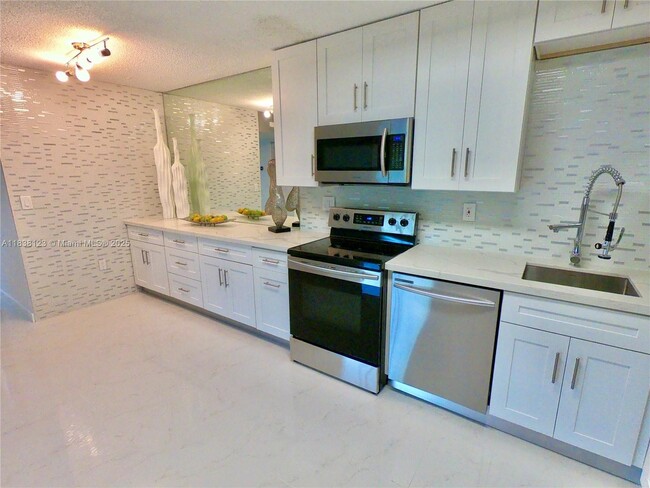 Foto del edificio - 4760 NW 102nd Ave