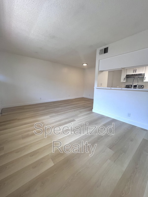 Building Photo - 342 E Providencia Ave