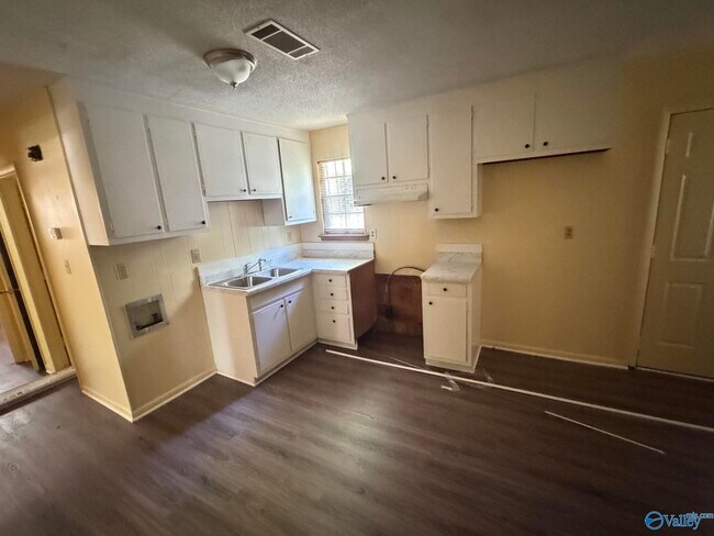 Foto del edificio - 3836 Melody Rd NE